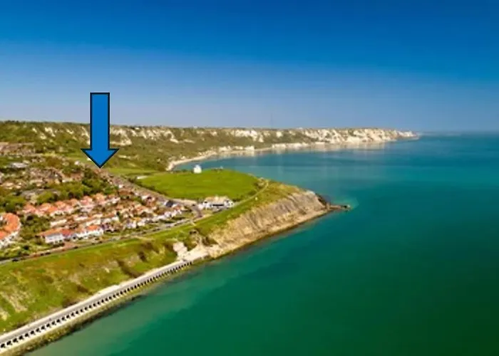 Romantic 4 Bedroom Seafront Nature Cottage