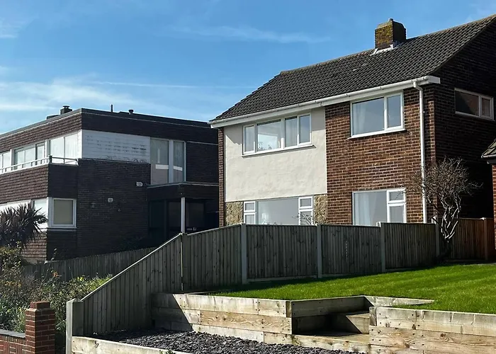 Romantic 4 Bedroom Seafront Nature Cottage