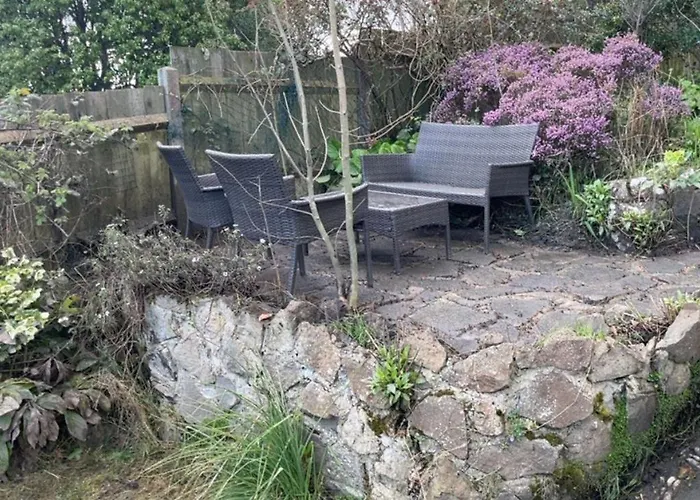 Romantic 4 Bedroom Seafront Nature Cottage