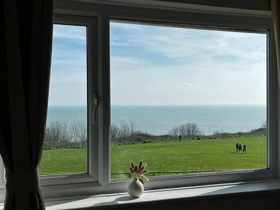 Romantic 4 Bedroom Seafront Nature Holiday home Folkestone