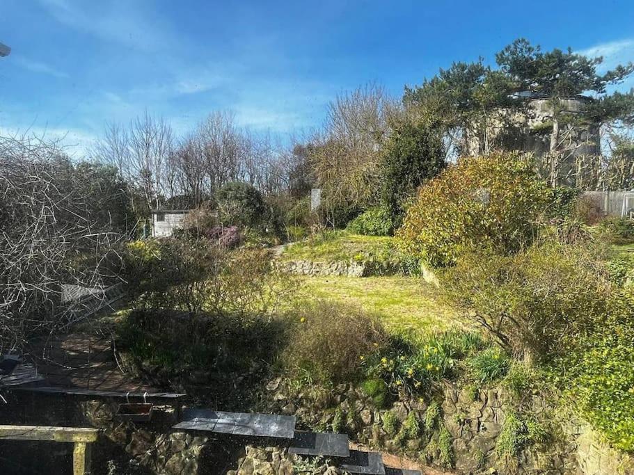 Romantic 4 Bedroom Seafront Nature Holiday home *