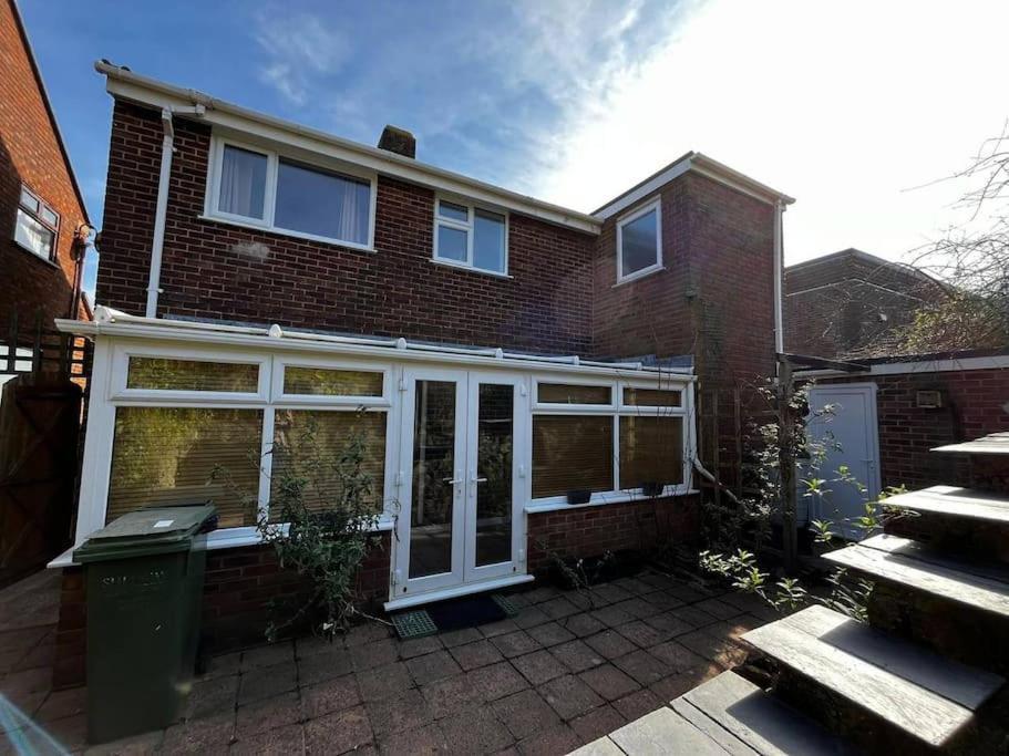 Romantic 4 Bedroom Seafront Nature Holiday home *