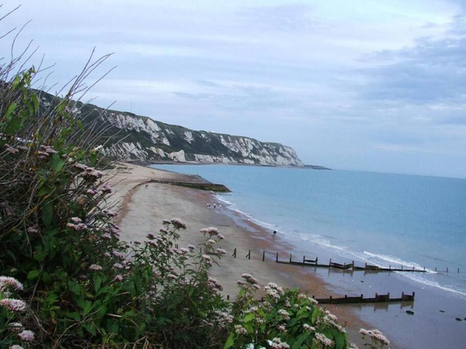 Romantic 4 Bedroom Seafront Nature *
