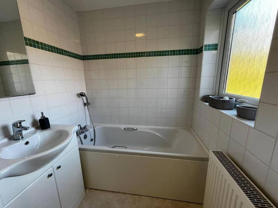 Holiday home Romantic 4 Bedroom Seafront Nature Folkestone