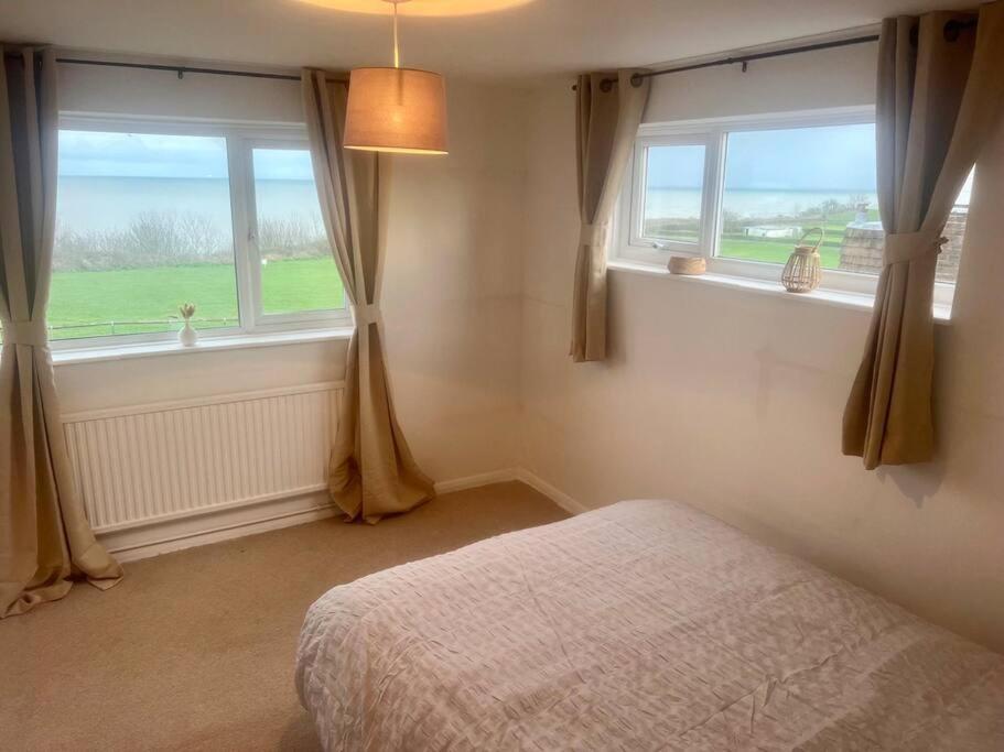 Holiday home Romantic 4 Bedroom Seafront Nature Folkestone