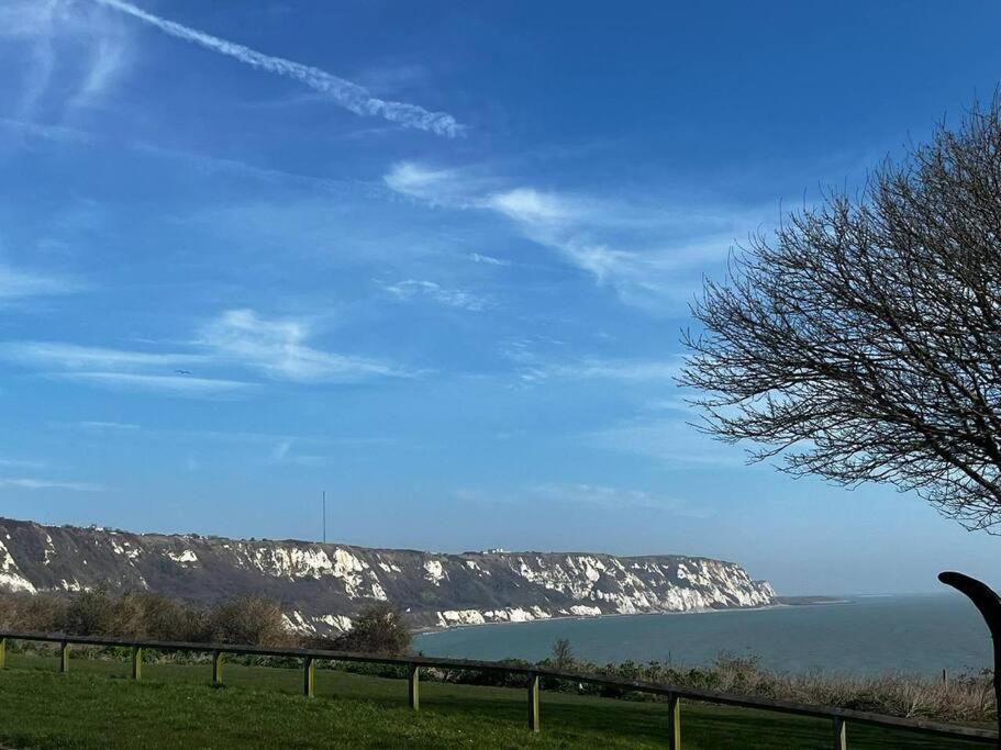 Holiday home Romantic 4 Bedroom Seafront Nature