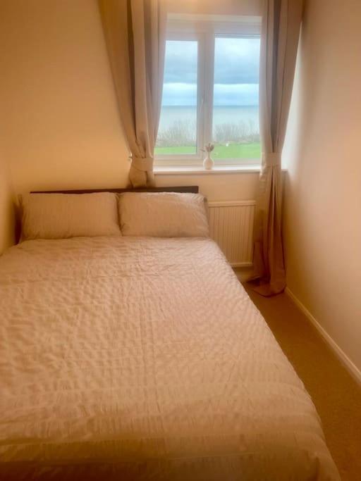 Romantic 4 Bedroom Seafront Nature *
