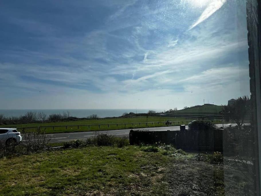 Romantic 4 Bedroom Seafront Nature Holiday home *